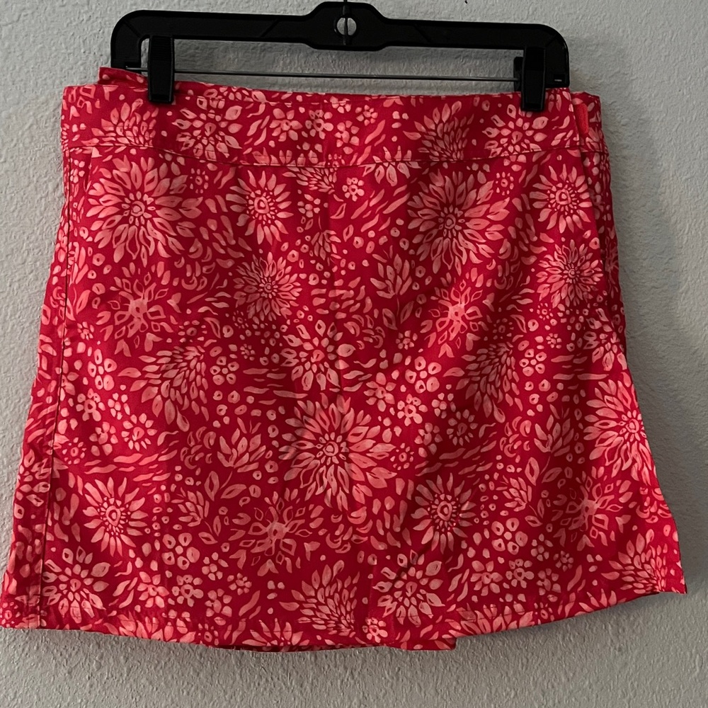 RIP-SKIRT Hawaii Floral A-Line Skirt
Velcro waist and deep side pockets.
Sz M